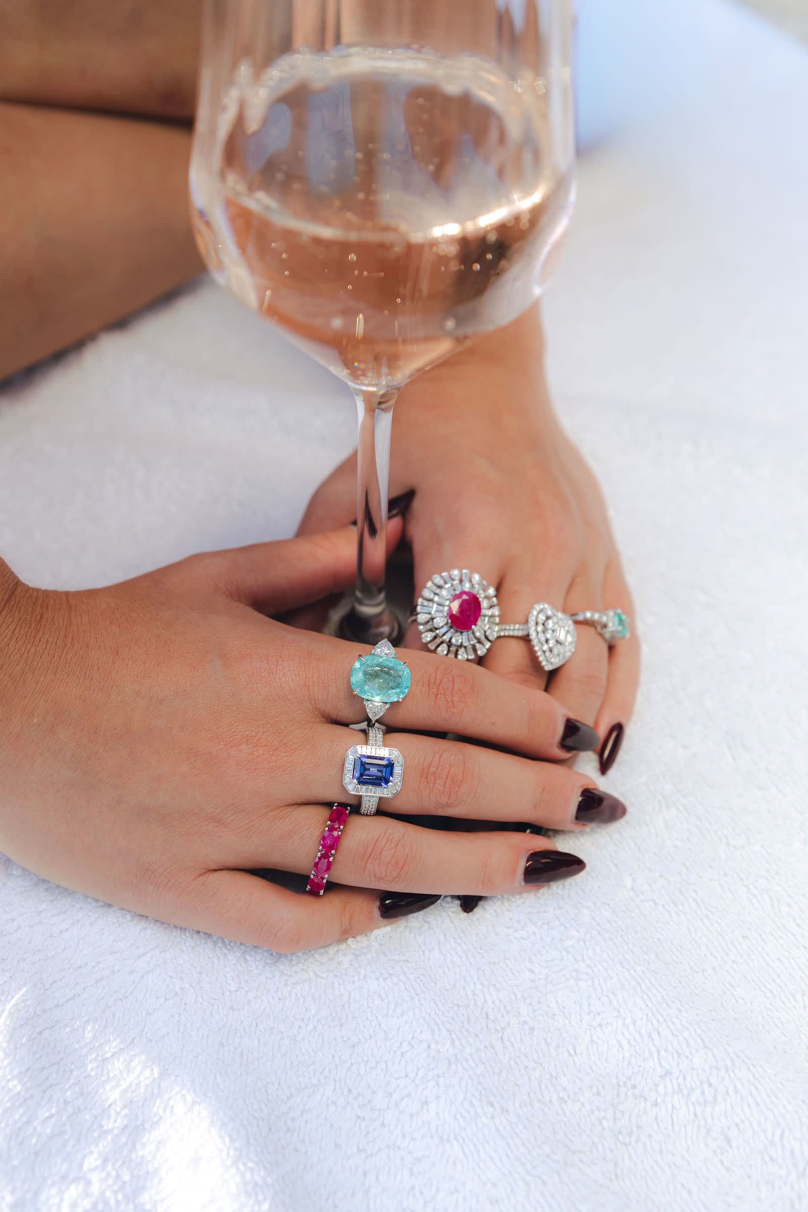Corah Joias pieces, photographed on the body
